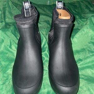 UGGS DROPLET BOOTS Size 8 Women’s/Black New No Box